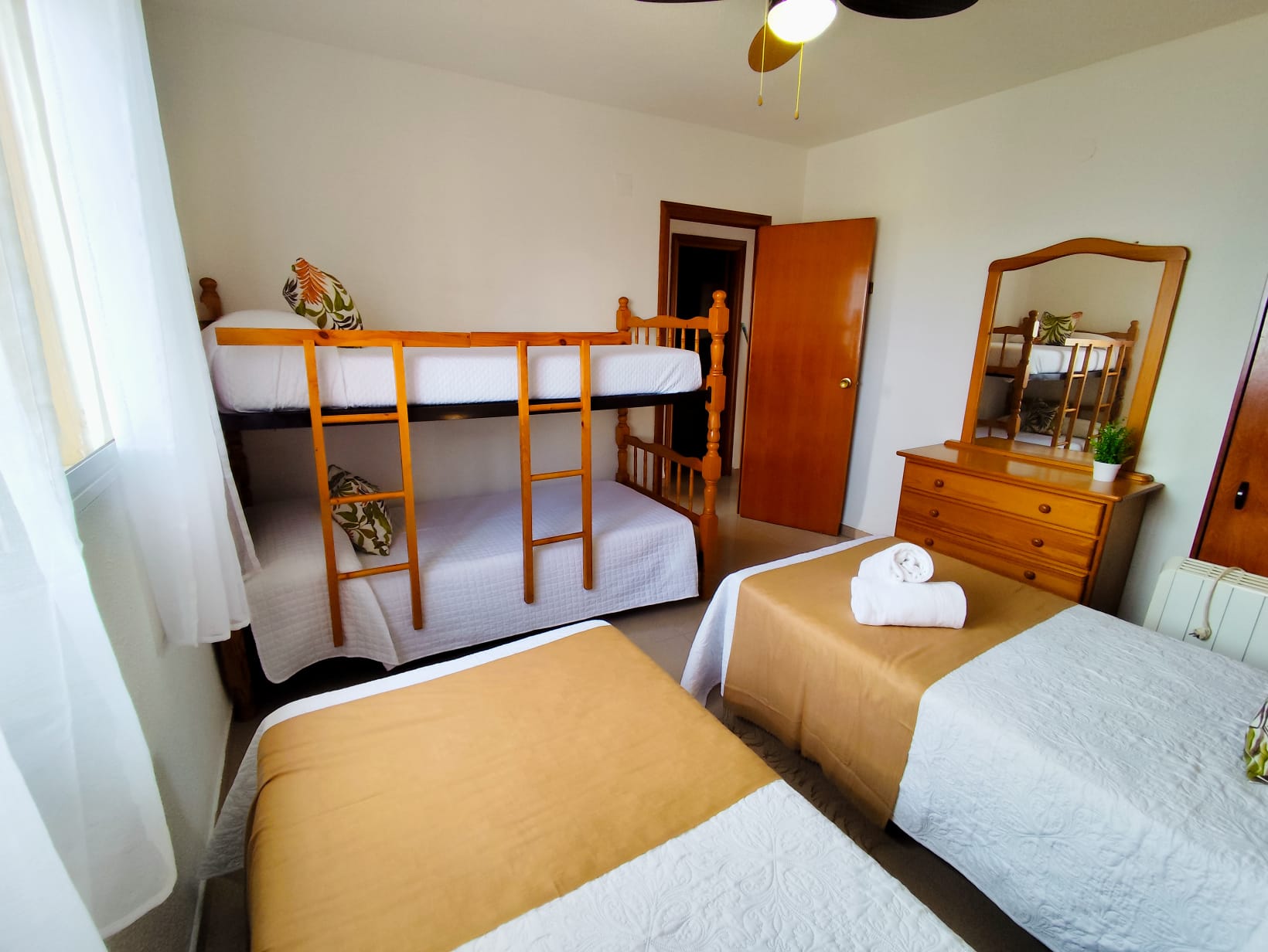 Foto de los apartamentos turísticos Dúplex Montañeta, de Milion Destiny, en Oropesa del Mar, Castellón.