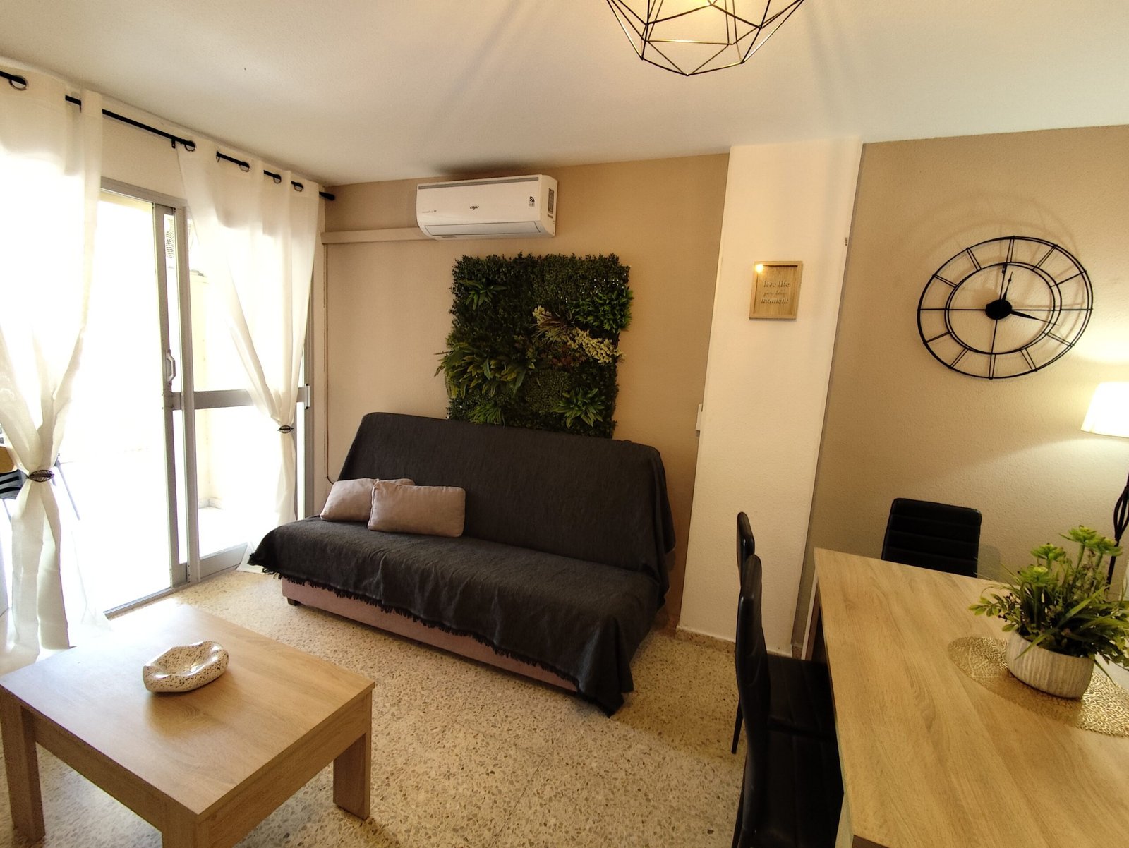 Foto de los apartamentos turísticos Oromar 1, de Milion Destiny, en Oropesa del Mar, Castellón.